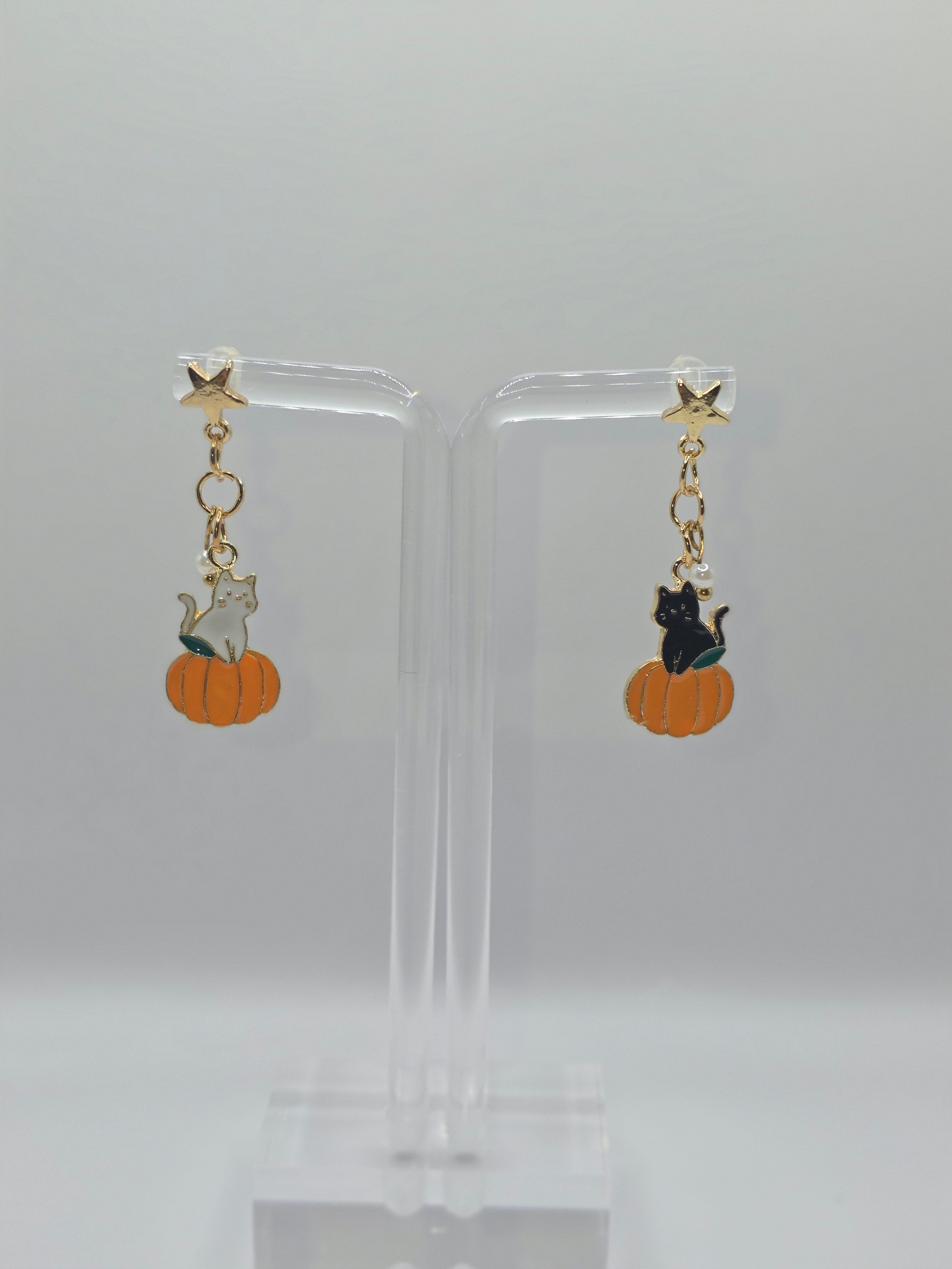 Black & White Kitty Pumpkin Earrings