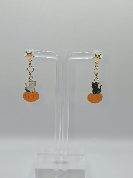 Black & White Kitty Pumpkin Earrings
