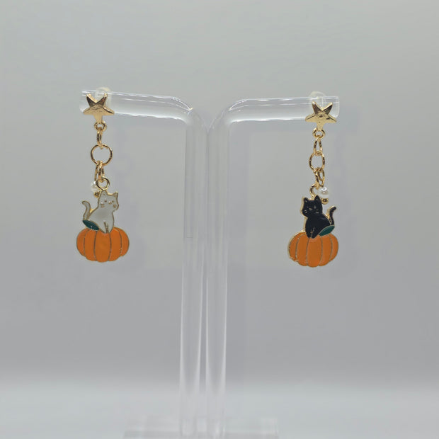 Black & White Kitty Pumpkin Earrings